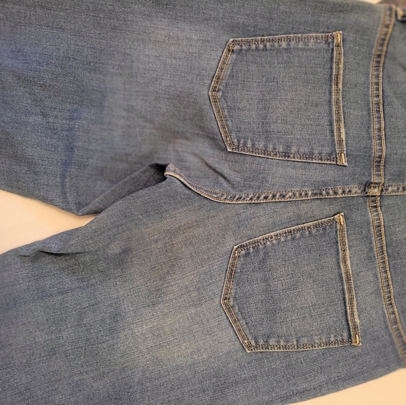 Universal Threads Blue Distressed Jeans Size 6 New With Tags Spring - Picture 5 of 5